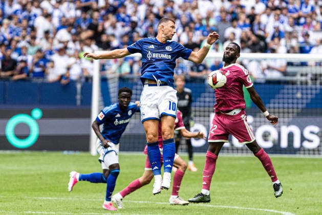 Testspiel: FC Schalke 04 - Real Madrid; 16.08.2026 Edin Dzeko (FC Schalke 04, 10), Antonio Rüdiger (Real Madrid, 22) Testspiel: FC Schalke 04 - Real Madrid; Veltins-Arena, Gelsenkirchen; 16.08.2026 *** Friendly Match: FC Schalke 04 vs. Real Madrid, August 16, 2026; Edin Dzeko (FC Schalke 04, 10), Antonio Rüdiger (Real Madrid, 22); Friendly Match: FC Schalke 04 vs. Real Madrid, Veltins Arena, Gelsenkirchen, August 16, 2026 Copyright: xBEAUTIFULxSPORTS Buriakovx