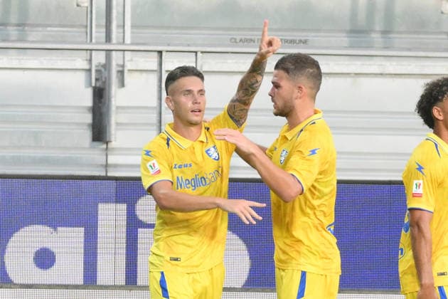 IPA87549846 - Antonio Raimondo of Frosinone Calcio celebrates after scoring a goal to make the score 3-0 during the Coppa Italia Freccia Rossa match between Frosinone Calcio and SS Juve Stabia at Benito Stirpe Stadium  Copyright: xAgostinoxGemito IPAxSportx xx 87549846