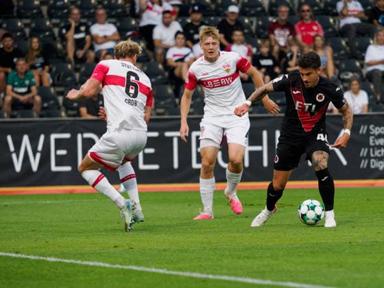Alexander Groiss (VfB Stuttgart U23, 06), Maximilian Herwerth (VfB Stuttgart U23, 04), Niklas Castelle (FC Viktoria Koeln, 44) GER, Fussball, VfB Stuttgart II vs. Viktoria Koeln, 3. Liga, 2. Spieltag, Saison 2026 2027, 16.08.2026 GER, Fussball, VfB Stuttgart II vs. Viktoria Koeln, 3. Liga, 2. Spieltag, Saison 2026 2027, 16.08.2026 Aspach *** Alexander Groiss, VfB Stuttgart U23, 06, Maximilian Herwerth, VfB Stuttgart U23, 04, Niklas Castelle, FC Viktoria Cologne, 44 GER, Soccer, VfB Stuttgart II vs. Viktoria Cologne, 3rd Division, Matchday 2, 2026–2027 Season, August 16, 2026 GER, Soccer, VfB Stuttgart II vs. Viktoria Cologne, 3. Liga, Matchday 2, 2026–2027 Season, August 16, 2026 Aspach Copyright: xCarstenxSchweringx EP_CSG