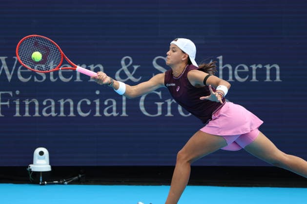 August 16, 2026, Mason, Oh, USA: Cincinnati Open Tennis 2026 - Emiliana Arango hits a ball against Iga Swiatek. 2026 08 16. ZUMAPress Mason USA - ZUMAn24_ 20260816_zaf_n24_059 Copyright: xWallyxNellx