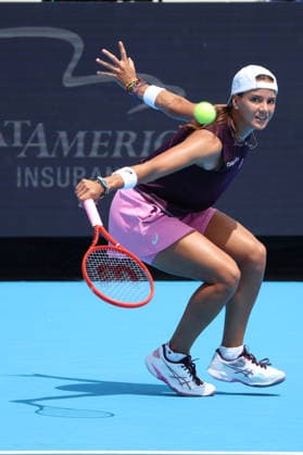 August 16, 2026, Mason, Oh, USA: Cincinnati Open Tennis 2026 - Emiliana Arango hits a ball against Iga Swiatek. 2026 08 16. Cincinnati Open Tennis 2026  - ZUMAn24_ 20260816_zaf_n24_084 Copyright: xWallyxNellx