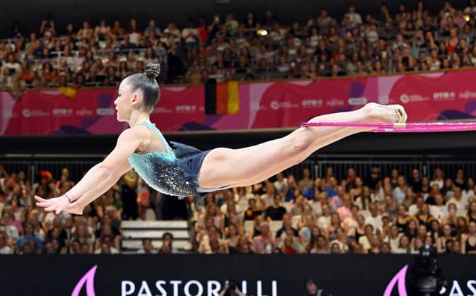 16.08.2026, xhbx, Rhythmische Sportgymnastik Weltmeisterschaft 2026, v.l. Stiliana Nikolova (Bulgarien) Reifen Frankfurt am Main *** August 16, 2026, xhbx, 2026 Rhythmic Gymnastics World Championships, from left: Stiliana Nikolova (Bulgaria), hoop, Frankfurt am Main