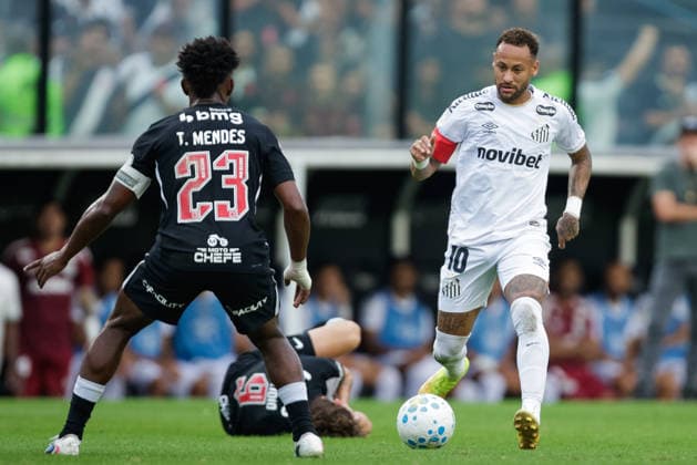 Soccer - Brasileirao 2026 - Vasco Da Gama v Santos RIO DE JANEIRO, BRAZIL - AUGUST 16: NEYMAR of Santos battle for the ball with THIAGO MENDES of Vasco da Gama during the match between Vasco Da Gama and Santos as part of Brasileirao 2026 at Sao Januario Stadium on August 16, 2026 in Rio de Janeiro, Brazil. Rio de Janeiro Sao Januario Stadium Brazil Copyright: xRuanoxCarneiroxRuanoxCarneirox