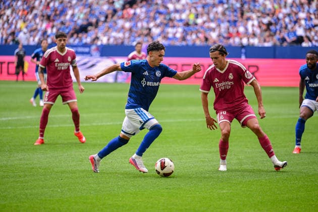 16.08.2026, Fussball, Saison 2026 2027, Testspiel, FC Schalke 04 - Real Madrid, Soufiane El-Faouzi (FC Schalke 04), Ãlvaro Carreras (Real Madrid) xRHR-FOTO YYx *** August 16, 2026, Soccer, 2026–2027 Season, Friendly Match, FC Schalke 04 vs. Real Madrid, Soufiane El Faouzi (FC Schalke 04), Álvaro Carreras (Real Madrid) xRHR PHOTO YYx Copyright: KROEGER RHR-FOTOx RHR-FOTO YY