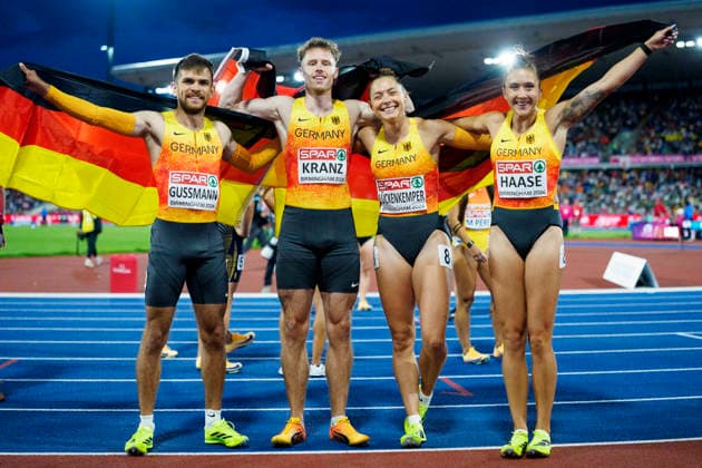 Sport Bilder des Tages BIRMINGHAM, GREAT BRITAIN - AUGUST 16, 2026 : Silver for the 4x100m mixed relay: Heiko GUSSMANN (GER Germany), Kevin KRANZ (GER Germany), Gina LÜCKENKEMPER (GER Germany) and Rebekka HAASE (GER Germany) during the European Athletics Championships at Alexander Stadium on August 16, 2026 in Birmingham, Great Britain. Great Britain Copyright: xLeahxKohringx