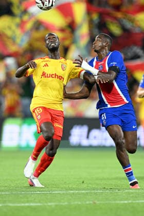 260816 RC Lens vs PSG Abdallah Sima (19) of RC Lens fighting for the ball with Willian Pacho (51) of PSG during the French season 2026 - 2027 Trophee des champions - supercup game between Racing Club De Lens and Paris Saint-Germain on August 16 , 2026 in Lens, France. (Photo by David Catry sportpix) Lens Stade Bollaert Delelis Hauts de France France  Copyright: xsportpixxDavidxCatryx
