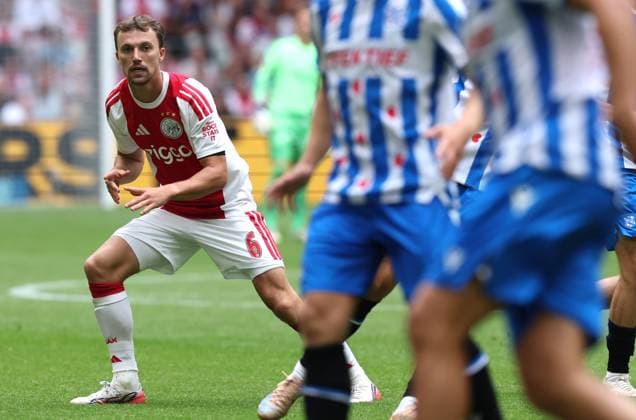 Football: SV Werder Bremen loan out Youri Regeer, archive photos