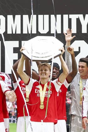 CARDIFF, WALES, AUG 16: Martin Ødegaard of Arsenal lifts trophy after Arsenal win the FA Community Shield match between Arsenal and Manchester City at the Millennium Stadium in Cardiff, Wales on 16th of August (photo by Qian Jun Sports Press Photo)  Copyright: xQianxJun SportsxPressxPhotox Sportspressphoto_SPR209500