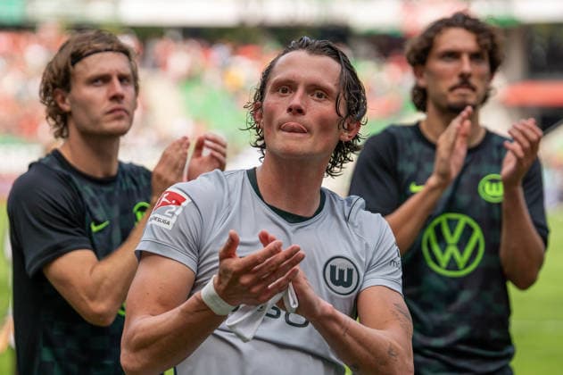 Deutschland: Fussball 2. Bundesliga, 2. Spieltag 2026 2027, Hannover 96 - VfL Wolfsburg am 16.08.2026 in Hannover (Heinz von Heiden Arena): Fabian Reese (VfL Wolfsburg, 11) nach dem Schlusspfiff. Jubel, Freude, Emotionen, Gesichtsausdruck, Mimik *** German Soccer 2. Bundesliga, Matchday 2, 2026–2027, Hannover 96 vs. VfL Wolfsburg on August 16, 2026, at the Heinz von Heiden Arena in Hannover; Fabian Reese (VfL Wolfsburg), 11 seconds after the final whistle: celebration, joy, emotions, facial expression, facial gestures Copyright: xSvenxHeidmannx