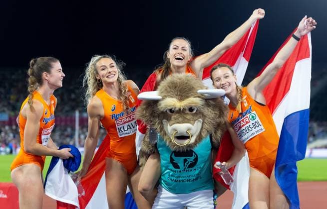 BIRMINGHAM - Myrte van der Schoot, Lieke Klaver, Eveline Saalberg and Femke Broeders-Bol in action during the women s 4x400 relay final on the final day of the European Athletics Championships. IRIS VAN DEN BROEK ANP xVIxANPxSportx xxANPxIVx 565646177 originalFilename: 565646177.jpg