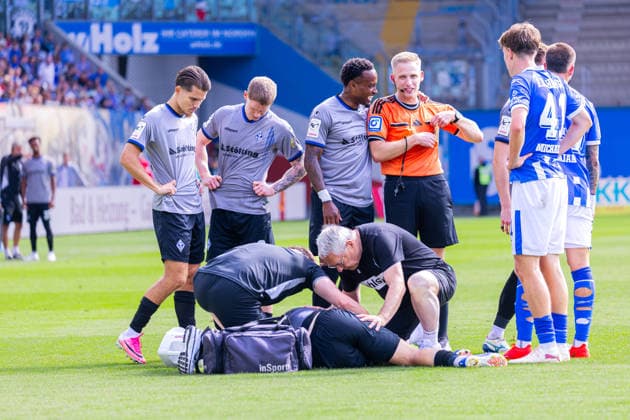 Deutschland: 3.Liga, Saison 2026 2027, 16.08.2026, 2. Spieltag, FC Hansa Rostock vs Waldhof Mannheim, Ostseestadion : Asallari, Kushtrim (Waldhof Mannheim, 20), Dajaku, Leon (FC Hansa Rostock, 43), Klünter, Lukas (Waldhof Mannheim, 24), Weller, Felix (Schiedsrichter), Mickels, Leroy (Waldhof Mannheim, 23), Michaelis, Yannick (FC Hansa Rostock, 41) *** Germany 3rd Division, 2026–2027 Season, August 16, 2026, Matchday 2, FC Hansa Rostock vs. Waldhof Mannheim, Ostseestadion Asallari, Kushtrim Waldhof Mannheim, 20, Dajaku, Leon, FC Hansa Rostock, 43, Klünter, Lukas, Waldhof Mannheim, 24, Weller, Felix, Referee, Mickels, Leroy, Waldhof Mannheim, 23, Michaelis, Yannick, FC Hansa Rostock, 41 Copyright: xMichellexLukax