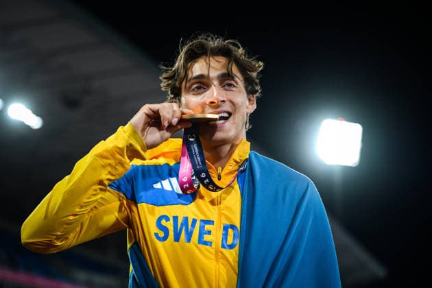 260816 Armand Duplantis of Sweden celebrates with his gold medal after winning in men s pole vault final during day 7 of the 2026 European Athletics Championships on August 16, 2026 in Birmingham. Photo: Radoslaw Jozwiak BILDBYRAN MT1072 friidrott athletics friidrett friidrotts-em em friidretts-em 2026 european athletics championships 7 bbeng sweden sverige pole vault stavsprang stavhopp guld gold *** August 16, 2026: Armand Duplantis of Sweden celebrates with his gold medal after winning the men’s pole vault final on Day 7 of the 2026 European Athletics Championships on August 16, 2026 in Birmingham. Photo by Radoslaw Jozwiak, BILDBYRAN MT1072. track and field athletics friidrett European Athletics Championships 2026 7 BBENG Sweden pole vault gold  Copyright: RADOSLAWxJOZWIAK BB260816ZG002