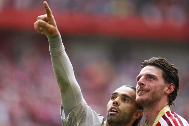 CARDIFF, WALES, AUG 16: David Raya and Declan Rice of Arsenal after Arsenal win the FA Community Shield match between Arsenal and Manchester City at the Millennium Stadium in Cardiff, Wales on 16th of August (photo by Qian Jun Sports Press Photo)  Copyright: xQianxJun SportsxPressxPhotox Sportspressphoto_SPR209572