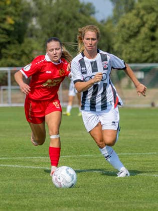 Erfurt, Deutschland 16. August 2026: DFB-Pokal Frauen - 2026 2027 - Play-off - 1. FFV Erfurt gegen FC Ingolstadt 04 Im Bild: v. li. im Zweikampf Kira Hasenbein (Erfurt) und Leonie Haberäcker Haberaecker (FCI) DFL DFB regulations prohibit any use of photographs as image sequences and or quasi-video Sportpark Johannesplatz Thüringen *** Erfurt, Germany, August 16, 2026, 2026–2027 DFB Women’s Cup, Playoff 1: FFV Erfurt vs. FC Ingolstadt 04. Pictured, from left, in a tackle: Kira Hasenbein (Erfurt) and Leonie Haberäcker (FCI). DFL and DFB regulations prohibit any use of photographs as image sequences and or quasi-video. Sportpark Johannesplatz, Thuringia Copyright: xFotostandx xSchäferx