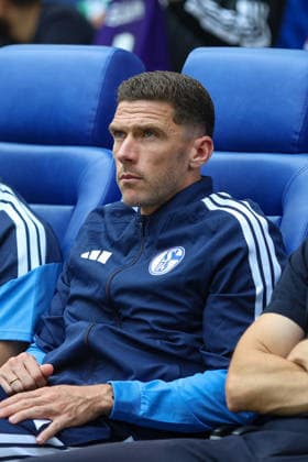 16.08.2026, GER, Fussball, Herren, Testspiel, Saison 2026 2027, FC Schalke 04 - Real Madrid CF Robin Gosens (S04) schaut *** August 16, 2026, GER, Soccer, Men s, Friendly, 2026–2027 Season, FC Schalke 04 vs. Real Madrid CF, Robin Gosens (S04) watches Copyright: xSvenxHanischx