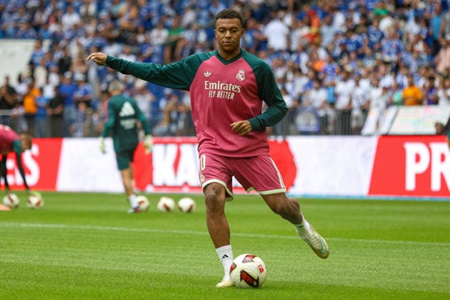 16.08.2026, GER, Fussball, Herren, Testspiel, Saison 2026 2027, FC Schalke 04 - Real Madrid CF Kylian MbappÃ (RMA) in Aktion am Ball, Einzelaktion *** August 16, 2026, GER, Soccer, Men s, Friendly, 2026–2027 Season, FC Schalke 04 vs. Real Madrid CF, Kylian Mbappé (RMA) in action with the ball, solo play Copyright: xSvenxHanischx