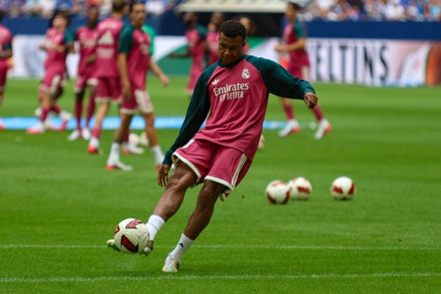 16.08.2026, GER, Fussball, Herren, Testspiel, Saison 2026 2027, FC Schalke 04 - Real Madrid CF Kylian MbappÃ (RMA) in Aktion am Ball, Einzelaktion *** August 16, 2026, GER, Soccer, Men s, Friendly, 2026–2027 Season, FC Schalke 04 vs. Real Madrid CF, Kylian Mbappé (RMA) in action with the ball, solo play Copyright: xSvenxHanischx