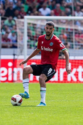 Hannover, Deutschland 16. August 2026: 2. BL - 2026 2027 - Sp. 2 - Hannover 96 gegen VfL Wolfsburg Im Bild: Waniss Taibi (H96) mit Ball, DFL DFB regulations prohibit any use of photographs as image sequences and or quasi-video Heinz von Heiden Arena Niedersachsen *** Hanover, Germany, August 16, 2026, 2nd Bundesliga 2026–2027, Matchday 2: Hannover 96 vs. VfL Wolfsburg. Pictured: Waniss Taibi (H96) with the ball, DFL and DFB regulations prohibit any use of photographs as image sequences and or quasi-video. Heinz von Heiden Arena, Lower Saxony Copyright: xFotostandx xKruczynskix