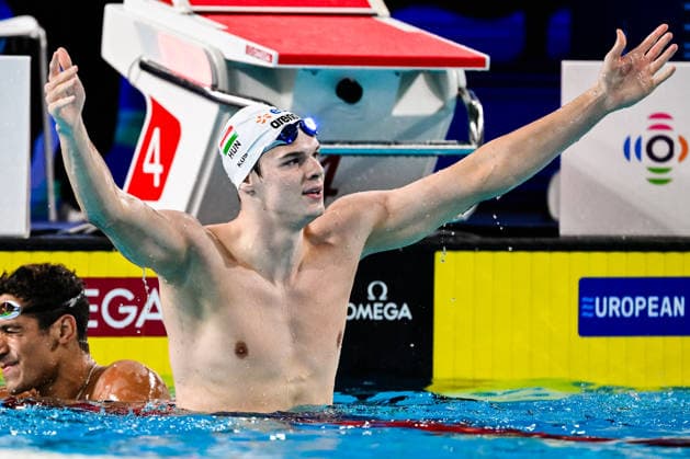 Hubert Kos of Hungary celebrates after winning the gold medal in the Men™s 200m Individual Medley Final during the European Aquatics Championships at the Olympic Aquatic Center in Paris (France), August 16, 2026. Andrea Masini Deepbluemedia Insidefoto