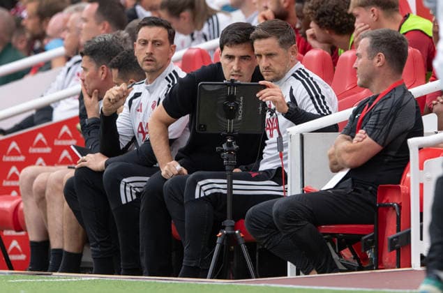 Liverpool FC v Como Calcio - Pre-Season Friendly LIVERPOOL, ENGLAND - AUGUST 16: Liverpool manager Andoni Iraola during the pre-season friendly match between Liverpool FC and Como Calcio at Anfield on August 16, 2026 in Liverpool, England. ***Local Caption*** Andoni Iraola Liverpool Anfield England United Kingdom Copyright: xVisionhausx 776527818