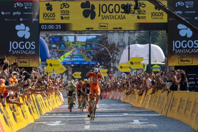 87th Volta A Portugal - 10th Stage Rui Oliveira of Portugal and UAE Team Emirates XRG celebrates a stage win during the 10th stage from Maia to Porto of the Volta a Portugal 2026 in Porto, Portugal, on August 16, 2026. Porto Porto Portugal  Copyright: xMiguelxLemosx originalFilename:lemos-87thvolt260816_npIX9.jpg