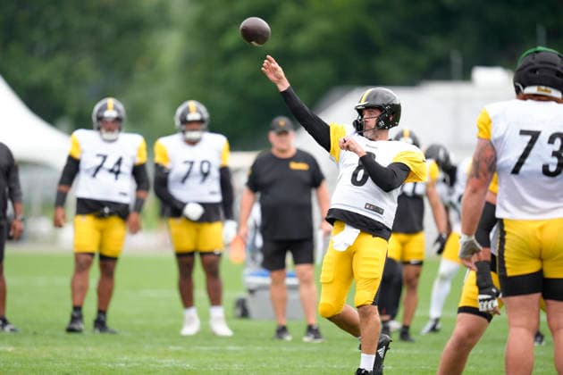 August 16, 2026, Latrobe, Pa, USA: August 16, 2026: Aaron Rodgers 8 during the Pittsburgh Steelers Training Camp at Saint Vincent College in Latrobe PA. NFL, American Football Herren, USA 2026: Steelers Training Camp AUG 16  - ZUMAa234 20260816_zsa_a234_022 Copyright: xAMGx