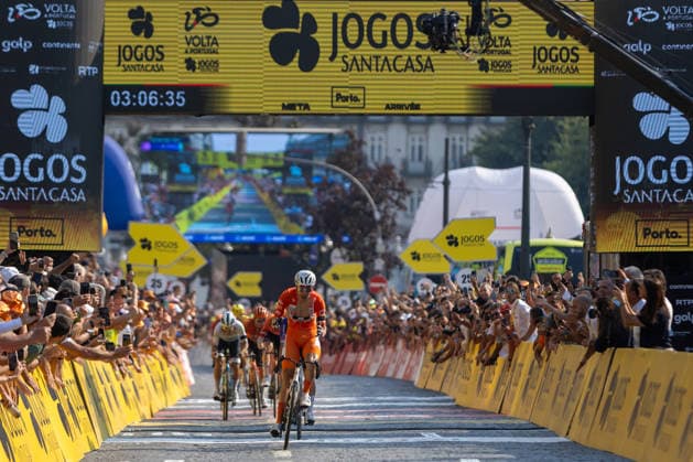 87th Volta A Portugal - 10th Stage Rui Oliveira of Portugal and UAE Team Emirates XRG celebrates a stage win during the 10th stage from Maia to Porto of the Volta a Portugal 2026 in Porto, Portugal, on August 16, 2026. Porto Porto Portugal  Copyright: xMiguelxLemosx originalFilename:lemos-87thvolt260816_npaCj.jpg