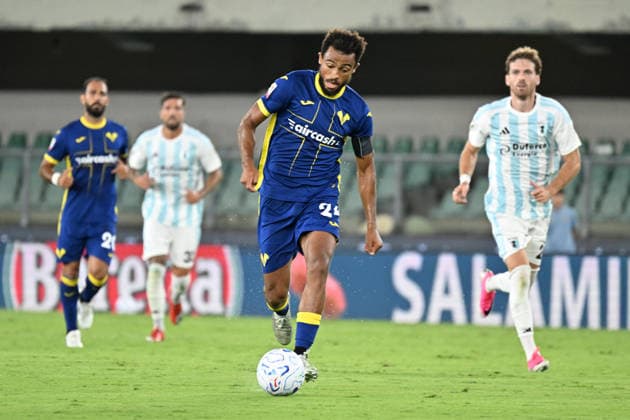 Hellas Verona v Virtus Entella - Coppa Italia Antoine Bernede of Hellas Verona FC carries the ball during the soccer match between Hellas Verona FC and Virtus Entella Chiavari, leg of 32 of Frecciarossa Italian Cup 2026 2027 at Marcantonio Bentegodi Stadium in Verona, Italy, on August 16, 2026. Verona Italy Italy  Copyright: xRobertoxTommasinix originalFilename:tommasini-hellasve260816_nprN5.jpg