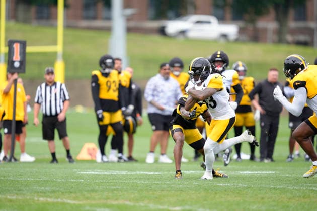 August 16, 2026, Latrobe, Pa, USA: August 16, 2026: Rico Dowdle 13 during the Pittsburgh Steelers Training Camp at Saint Vincent College in Latrobe PA. NFL, American Football Herren, USA 2026: Steelers Training Camp AUG 16  - ZUMAa234 20260816_zsa_a234_082 Copyright: xAMGx