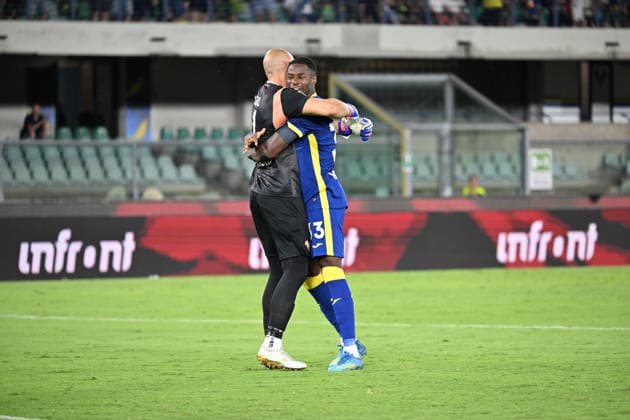 Hellas Verona v Virtus Entella - Coppa Italia Nicola Leali of Hellas Verona FC and Noe Mael Tagne of Hellas Verona FC celebrate the victory of the soccer match between Hellas Verona FC and Virtus Entella Chiavari, leg 32 of the Frecciarossa Italian Cup 2026 2027, at Marcantonio Bentegodi Stadium in Verona, Italy, on August 16, 2026. Verona Italy Italy  Copyright: xRobertoxTommasinix originalFilename:tommasini-hellasve260816_npduN.jpg