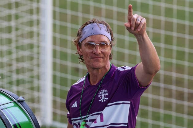 AUSTIN, TX - AUGUST 16: Matthew McConaughey points to fans before the Heartbeat of Austin pregame ritual ahead of the MLS, Fussball Herren, USA match between Austin FC and FC Dallas on August 16, 2026, at Q2 Stadium in Austin, TX. (Photo by David Buono Icon Sportswire) SOCCER: AUG 16 MLS Austin FC vs FC Dallas EDITORIAL USE ONLY Icon260816004
