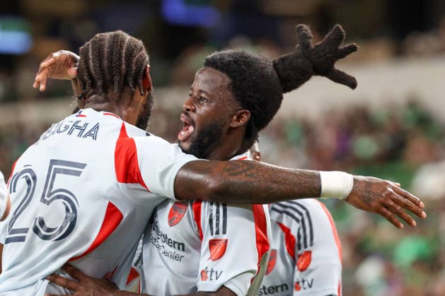 AUSTIN, TX - AUGUST 16: Defender Lalas Abubakar 5 of FC Dallas gets a hug from teammate defender Sebastien Ibeagha 25 of FC Dallas after scoring a goal during the MLS, Fussball Herren, USA match between Austin FC and FC Dallas on August 16, 2026, at Q2 Stadium in Austin, TX. (Photo by David Buono Icon Sportswire) SOCCER: AUG 16 MLS Austin FC vs FC Dallas EDITORIAL USE ONLY Icon260816019
