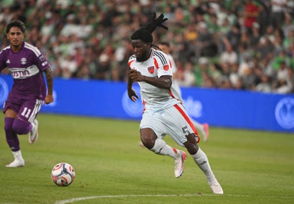 AUSTIN, TX - August 16: FC Dallas defender Lalas Abubakar (5) moves the ball down field during MLS, Fussball Herren, USA game between FC Dallas and Austin FC on August 16, 2026 at Q2 Stadium in Austin, TX. (Photo by John Rivera Icon Sportswire) SOCCER: AUG 16 MLS Austin FC vs FC Dallas EDITORIAL USE ONLY Icon426260816012