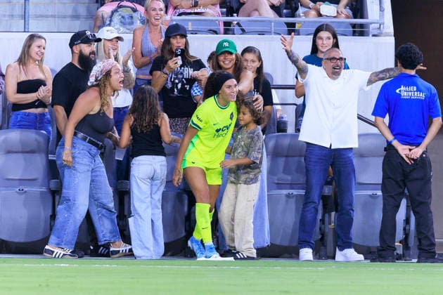 August 16, 2026, Los Angeles, California, USA: Trinity Rodman 2 of the Washington Spirit celebrates with her family on the sidelines after scoring a goal during their regular season NWSL game against the Angel City FC on Sunday August 16, 2026 at the BMO Stadium in Los Angeles, California. ACFC tie with Spirit, 1-1. ARIANA RUIZ PI ACFC Vs. Washington Spirit  - ZUMAp124 20260816_zaa_p124_040 Copyright: xArianaxRuizx