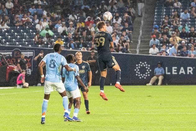 August 16, 2026, Bronx, New York, USA: Frankie Westfield (39) of Philadelphia Union controls the air ball during MLS, Fussball Herren, USA regular season game between NYCFC and Philadelphia Union at Yankee stadium in New York, NY on August 16, 2026. Philadelphia won 3 - 2. MLS Regular Season Game Between NYCFC And Philadelphia Union  - ZUMAr339 20260816_znp_r339_033 Copyright: xLevxRadinx