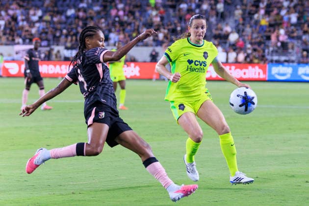 August 16, 2026, Los Angeles, California, USA: Ary Borges 8 of the Angel City FC clears the ball from Andi Sullivan 12 of the Washington Spirit during their regular season NWSL game against the Angel City FC on Sunday August 16, 2026 at the BMO Stadium in Los Angeles, California. ACFC tie with Spirit, 1-1. ARIANA RUIZ PI ACFC Vs. Washington Spirit  - ZUMAp124 20260816_zaa_p124_062 Copyright: xArianaxRuizx