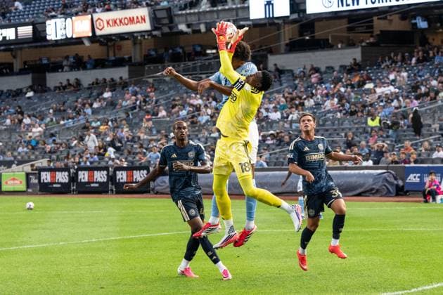 August 16, 2026, Bronx, New York, USA: Goalkeeper Andre Blake (18) of Philadelphia Union saves during MLS, Fussball Herren, USA regular season game between NYCFC and Philadelphia Union at Yankee stadium in New York, NY on August 16, 2026. Philadelphia won 3 - 2. MLS Regular Season Game Between NYCFC And Philadelphia Union  - ZUMAr339 20260816_znp_r339_010 Copyright: xLevxRadinx