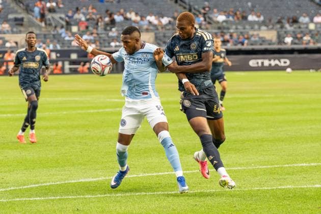 August 16, 2026, Bronx, New York, USA: Andres Perea (8) of NYCFC and Neil Pierre (44) of Philadelphia Union fight for the ball during MLS, Fussball Herren, USA regular season game between NYCFC and Philadelphia Union at Yankee stadium in New York, NY on August 16, 2026. Philadelphia won 3 - 2. Bronx USA - ZUMAr339 20260816_znp_r339_001 Copyright: xLevxRadinx