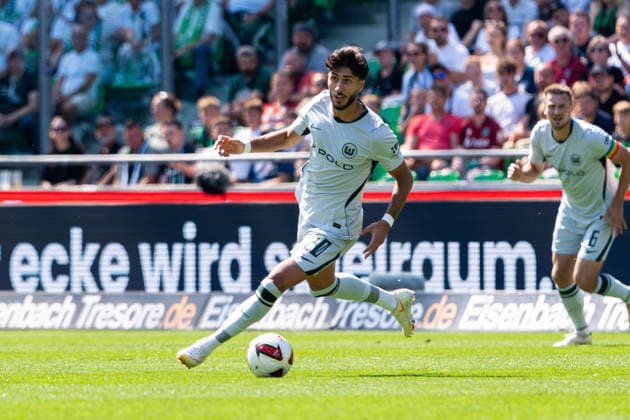 Hannover, Deutschland 16. August 2026: 2. BL - 2026 2027 - Sp. 2 - Hannover 96 gegen VfL Wolfsburg Im Bild: Muhammed Damar (VfL) mit Ball DFL DFB regulations prohibit any use of photographs as image sequences and or quasi-video Heinz von Heiden Arena Niedersachsen *** Hanover, Germany, August 16, 2026, 2nd Bundesliga 2026–2027, Matchday 2: Hannover 96 vs. VfL Wolfsburg. Pictured: Muhammed Damar of VfL with the ball. DFL and DFB regulations prohibit any use of photographs as image sequences and or quasi-video. Heinz von Heiden Arena, Lower Saxony Copyright: xFotostandx xKruczynskix