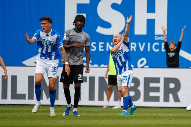 Maximilian Krauß (Rostock) reklamiert ein Handspiel; GER, FC Hansa Rostock vs. SV Waldhof Mannheim, Fußball, Männer, 3.Liga, 02.Spieltag, Spielzeit 2026 2027, 16.08.2026 Rostock Ostseestadion Mecklenburg - Vorpommern Deutschland *** Maximilian Krauß of Rostock protests a handball call (GER), FC Hansa Rostock vs. SV Waldhof Mannheim, Soccer, Men, 3rd Division, Matchday 2, 2026–2027 Season, August 16, 2026, Rostock Ostseestadion, Mecklenburg-Western Pomerania, Germany