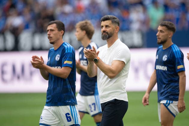 v.l. Ron SCHALLENBERG (GE) und Trainer Miron MUSLIC (GE) gehen eine Ehrenrunde, Fussball Freundschaftsspiel FC Schalke 04 - Real Madrid 0-3 am 16.08.2026 in der Veltins-Arena Gelsenkirchen Deutschland. DFL regulations prohibit any use of photographs as image sequences and or quasi-video Â *** From left: Ron SCHALLENBERG (GE) and coach Miron MUSLIC (GE) take a lap of honor, Soccer friendly match: FC Schalke 04 vs. Real Madrid 0–3 on August 16, 2026, at the Veltins Arena in Gelsenkirchen, Germany. DFL regulations prohibit any use of photographs as image sequences and or quasi-video.
