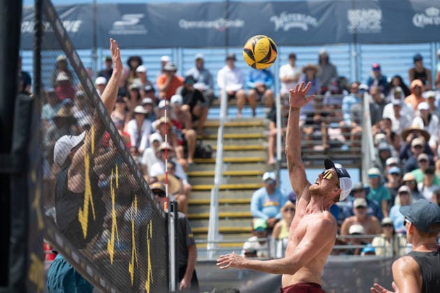 2026 AVP Manhattan Beach Open Paul Lotman pokes the ball over the defense during the 2026 Manhattan Beach Open on Sunday, August 16, 2026, at Manhattan Beach Pier. Manhattan Beach Californai United States  Copyright: xEdwinxSox originalFilename:so-2026avpm260816_npmYp.jpg