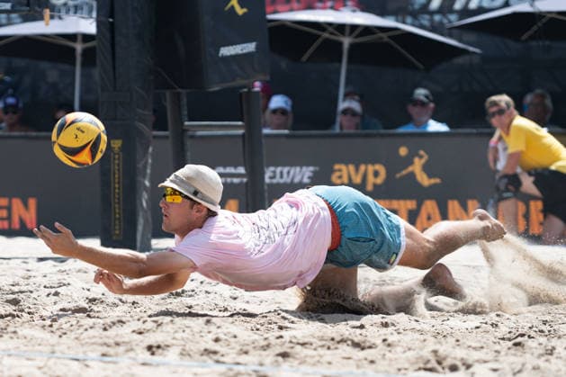 2026 AVP Manhattan Beach Open Thomas Hurst dives to save the play during the 2026 Manhattan Beach Open on Sunday, August 16, 2026 at Manhattan Beach Pier. Manhattan Beach Californai United States  Copyright: xEdwinxSox originalFilename:so-2026avpm260816_npiOs.jpg