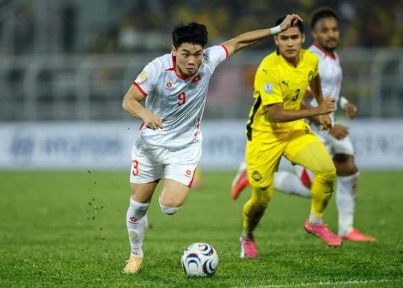 Malaysia Vs Vietnam in Kuala Lumpur, Malaysia - 16 Aug 2026 Dinh Bac Nguyen of Vietnam (L) and Muhammed Ubaidullah Bin Shamsul Fazili of Malaysia seen in action during the ASEAN Hyundai Cup 2026 First-Leg Semi-Final match between Malaysia and Vietnam at Kuala Lumpur Football Stadium. Final score; Malaysia 0:2 Vietnam Kuala Lumpur Malaysia Copyright: xWongxFokxLoyx xSOPAxImagesx 20260816_AFW_1814 copy