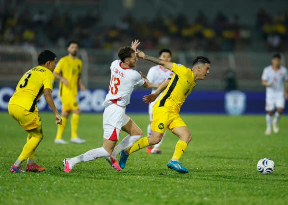 Malaysia Vs Vietnam in Kuala Lumpur, Malaysia - 16 Aug 2026 Sergio Fabian Ezequiel Aguero of Malaysia (R) and Tai Loc Nguyen of Vietnam (C) seen in action during the ASEAN Hyundai Cup 2026 First-Leg Semi-Final match between Malaysia and Vietnam at Kuala Lumpur Football Stadium. Final score; Malaysia 0:2 Vietnam Kuala Lumpur Malaysia Copyright: xWongxFokxLoyx xSOPAxImagesx 20260816_AFW_2581 copy