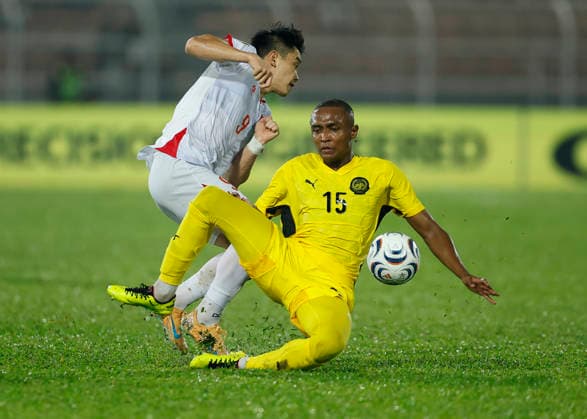 Malaysia Vs Vietnam in Kuala Lumpur, Malaysia - 16 Aug 2026 Ibrahim Bin Manusi of Malaysia (R) and Dinh Bac Nguyen of Vietnam seen in action during the ASEAN Hyundai Cup 2026 First-Leg Semi-Final match between Malaysia and Vietnam at Kuala Lumpur Football Stadium. Final score; Malaysia 0:2 Vietnam Kuala Lumpur Malaysia Copyright: xWongxFokxLoyx xSOPAxImagesx 20260816_AFW_3342 copy