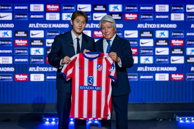 Kang-In Lee unveiling as new player of Atletico de Madrid Kang-In Lee poses for a photo showing the club shirt with Enrique Cerezo, President of Atletico de Madrid, during his unveiling as new player of Atletico de Madrid at Estadio Riyadh Air Metropolitano on August 17, 2026 in Madrid, Spain. Madrid Estadio Riyadh Air Metropolitano Madrid Spain Copyright: xAlbertoxGardinx AGardin_20260817_Kang-In_Lee_0033