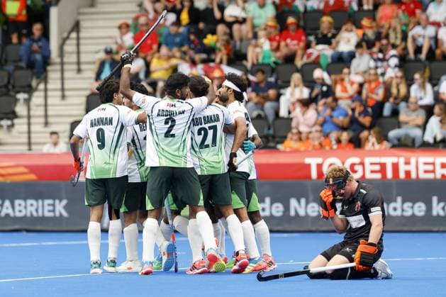 AMSTELVEEN - Pakistani players celebrate a goal during the group stage match at the Hockey World Cup between Pakistan and Wales at the Wagener Stadium. BAS CZERWINSKI ANP xVIxANPxSportx xxANPxIVx 565694385 originalFilename: 565694385.jpg