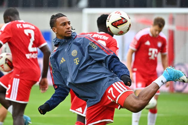 Michael OLISE (Bayern Muenchen) am Ball, Aktion. Oeffentliches Training FC Bayern Muenchen und Family Day am 17.08.2026 auf dem FC Bayern Campus in Muenchen. Fussball 1. Bundesliga,Saison 2026 2027. *** Michael OLISE, Bayern Munich in action; FC Bayern Munich public training session and Family Day on August 17, 2026, at the FC Bayern Campus in Munich; Soccer, Bundesliga 1, 2026–2027 season