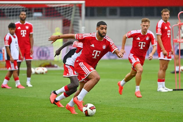 Ismael SAIBARI (Bayern Muenchen) am Ball,Aktion. hi:Arijon IBRAHIMOVIC (Bayern Muenchen). Oeffentliches Training FC Bayern Muenchen und Family Day am 17.08.2026 auf dem FC Bayern Campus in Muenchen. Fussball 1. Bundesliga,Saison 2026 2027. *** Ismael SAIBARI, Bayern Munich, on the ball; Action featuring Arijon IBRAHIMOVIC, Bayern Munich; Public Training Session and Family Day for FC Bayern Munich on August 17, 2026, at the FC Bayern Campus in Munich; Soccer, Bundesliga 1,2026–2027 season